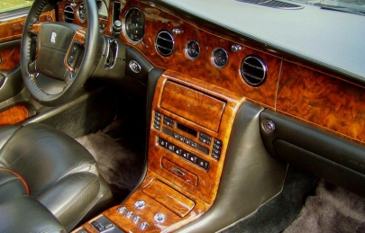 Khám phá : nội thất ô tô sử dụng gỗ óc chó cao cấp